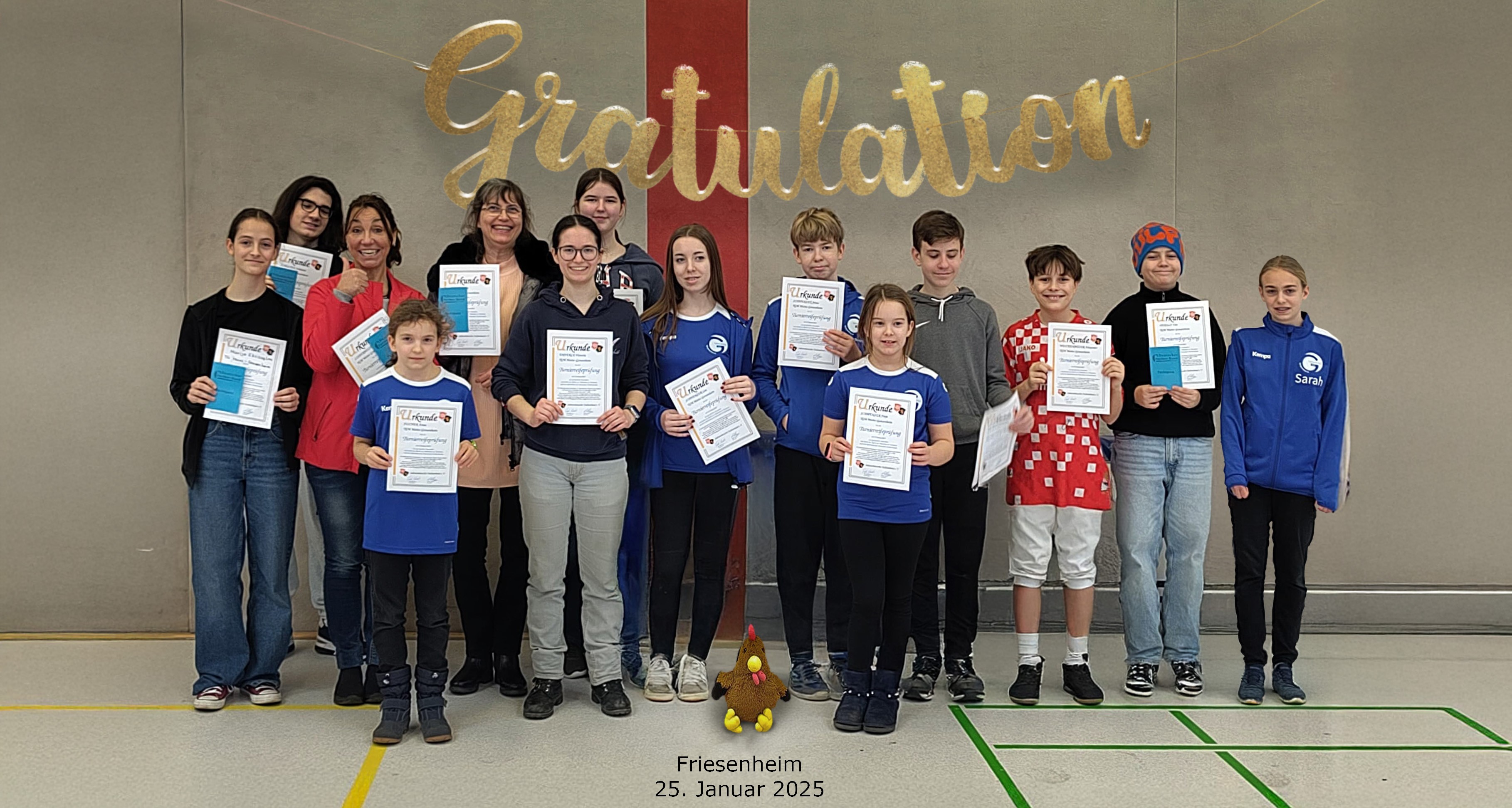 Von 9 bis über 60 Jahren meistern unsere Fechter*innen die Turnierreifeprüfung in Friesenheim!