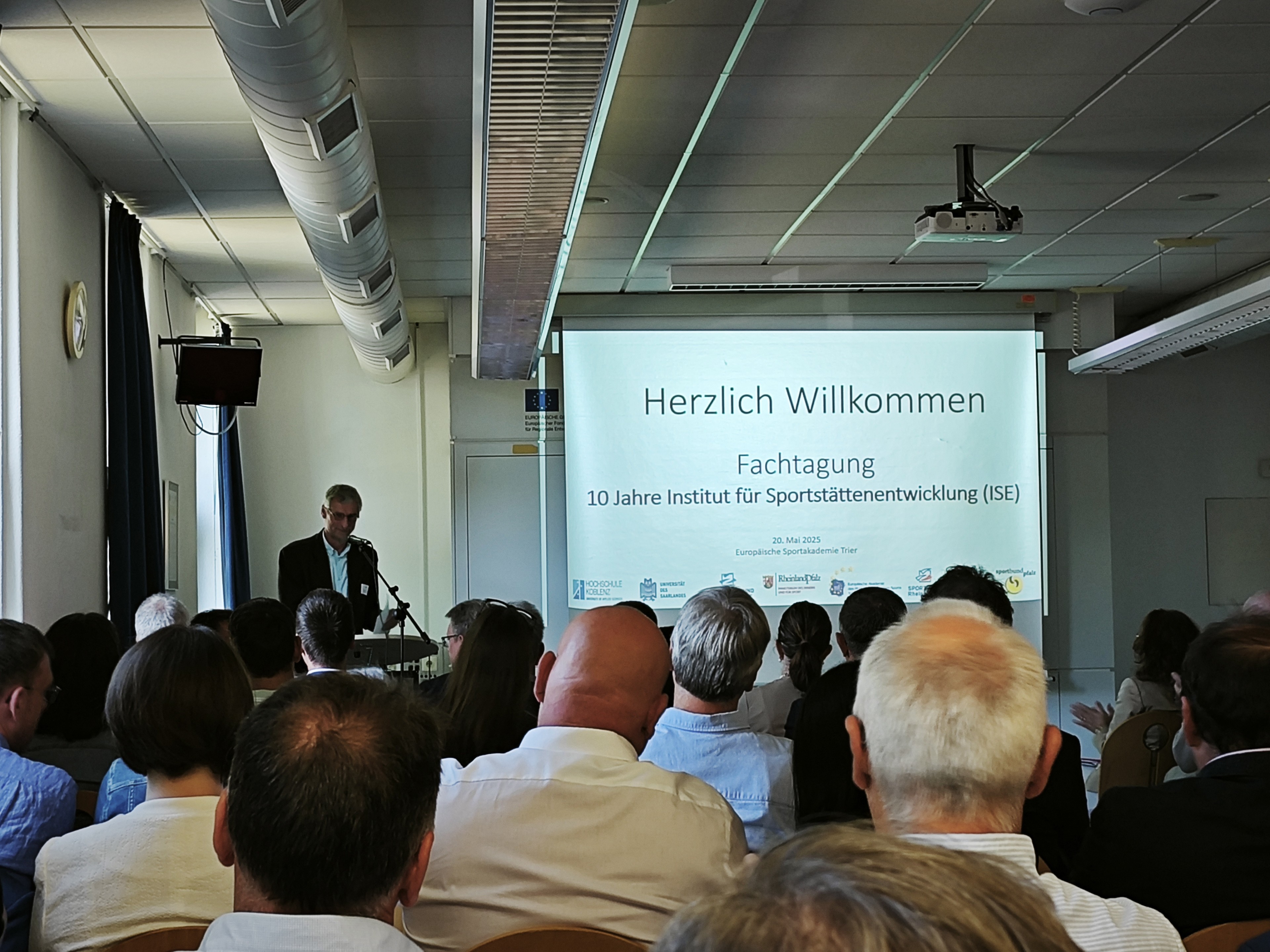 Vortrag über 10 Jahre Institut für Sportstättenentwicklung bei einer Fachtagung