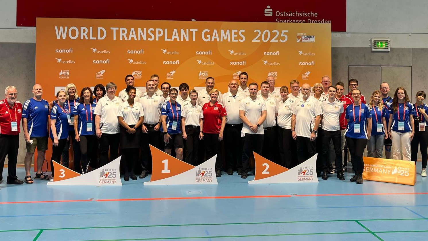 Gruppenfoto der Teilnehmer und Offiziellen bei den World Transplant Games 2025 in Dresden, Deutschland