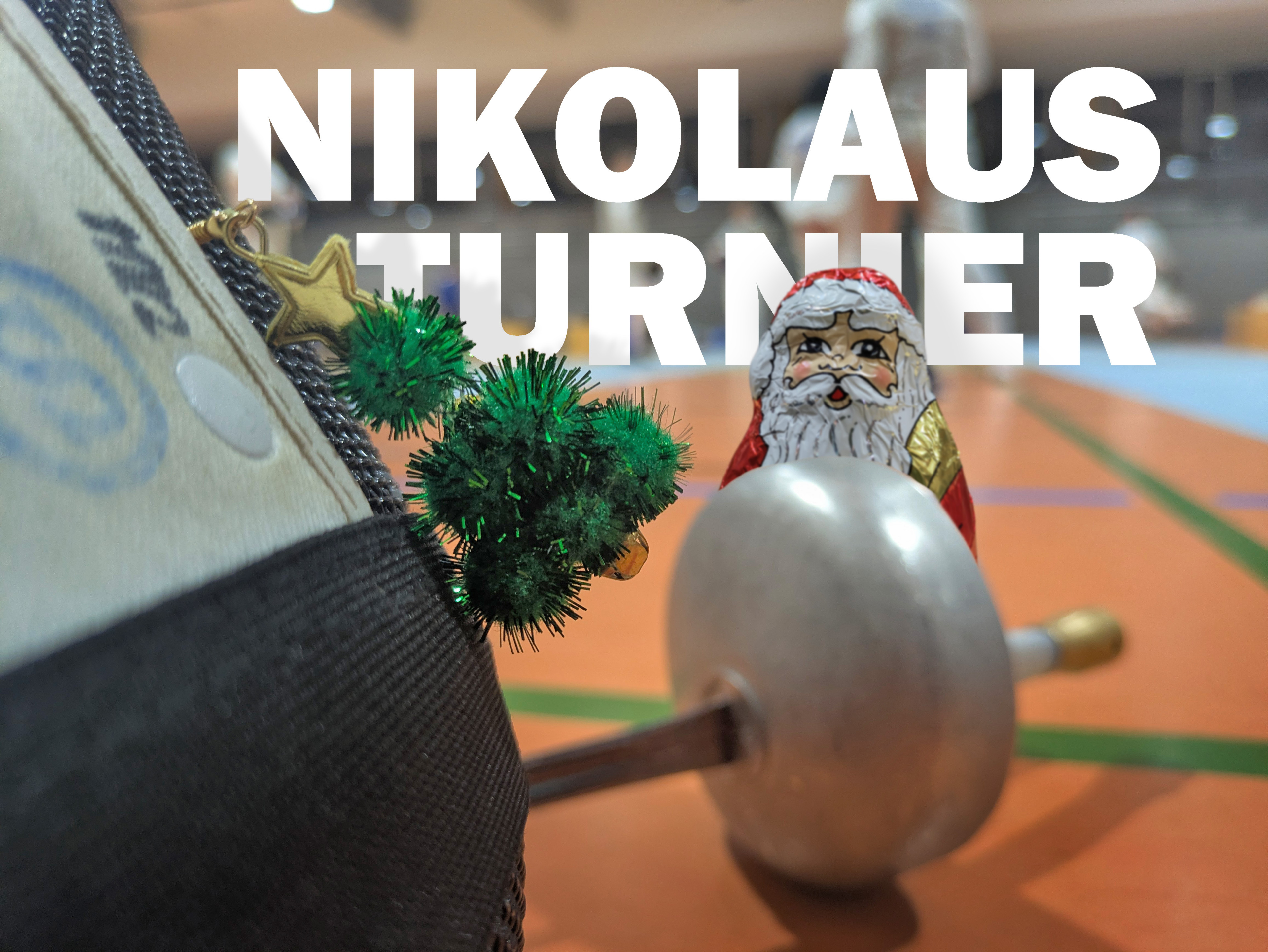 Titelbild des Nikolausturniers TGM am 12.12.2025 mit Fechtmaske, Degen und Schokoladen-Nikolaus