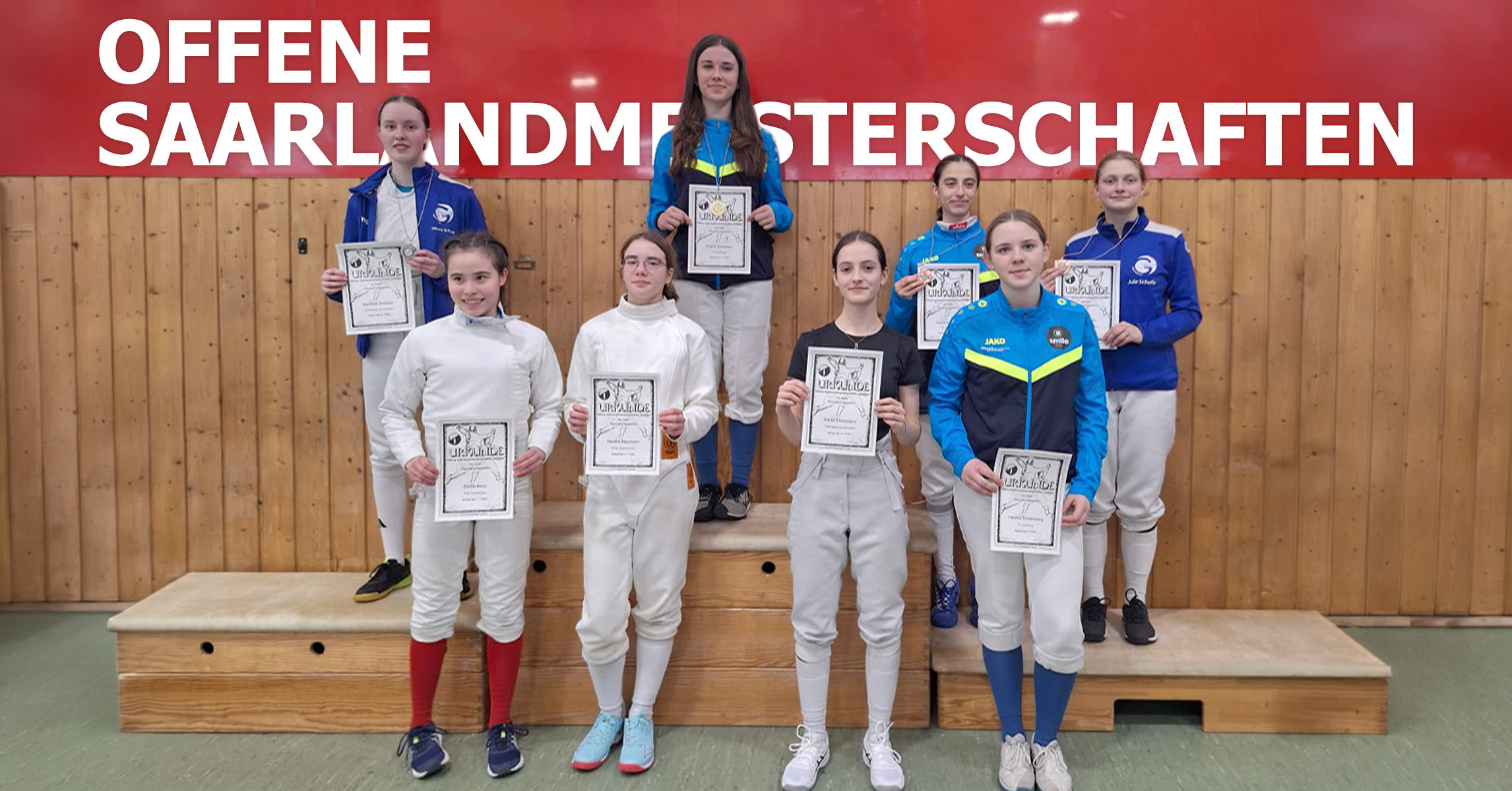 Siegerehrung bei den Offenen Saarlandmeisterschaften im Degenfechten am 13.03.2026 mit Urkunden auf dem Podest