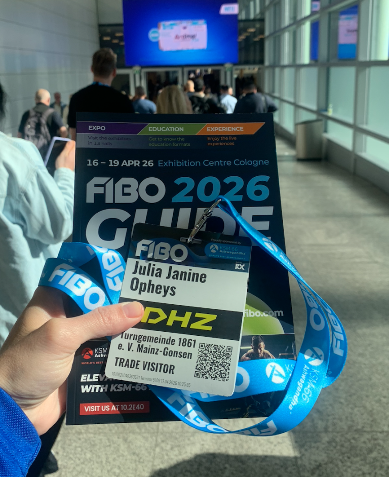 FIBO 2026 Guide und Besucherausweis von Julia Janine Opheys auf der Messe im Exhibition Centre Cologne