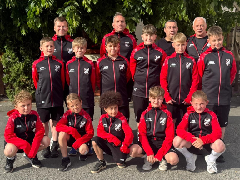 FCH Mannschaft mit neuer Ausstattung beim Cordial Cup