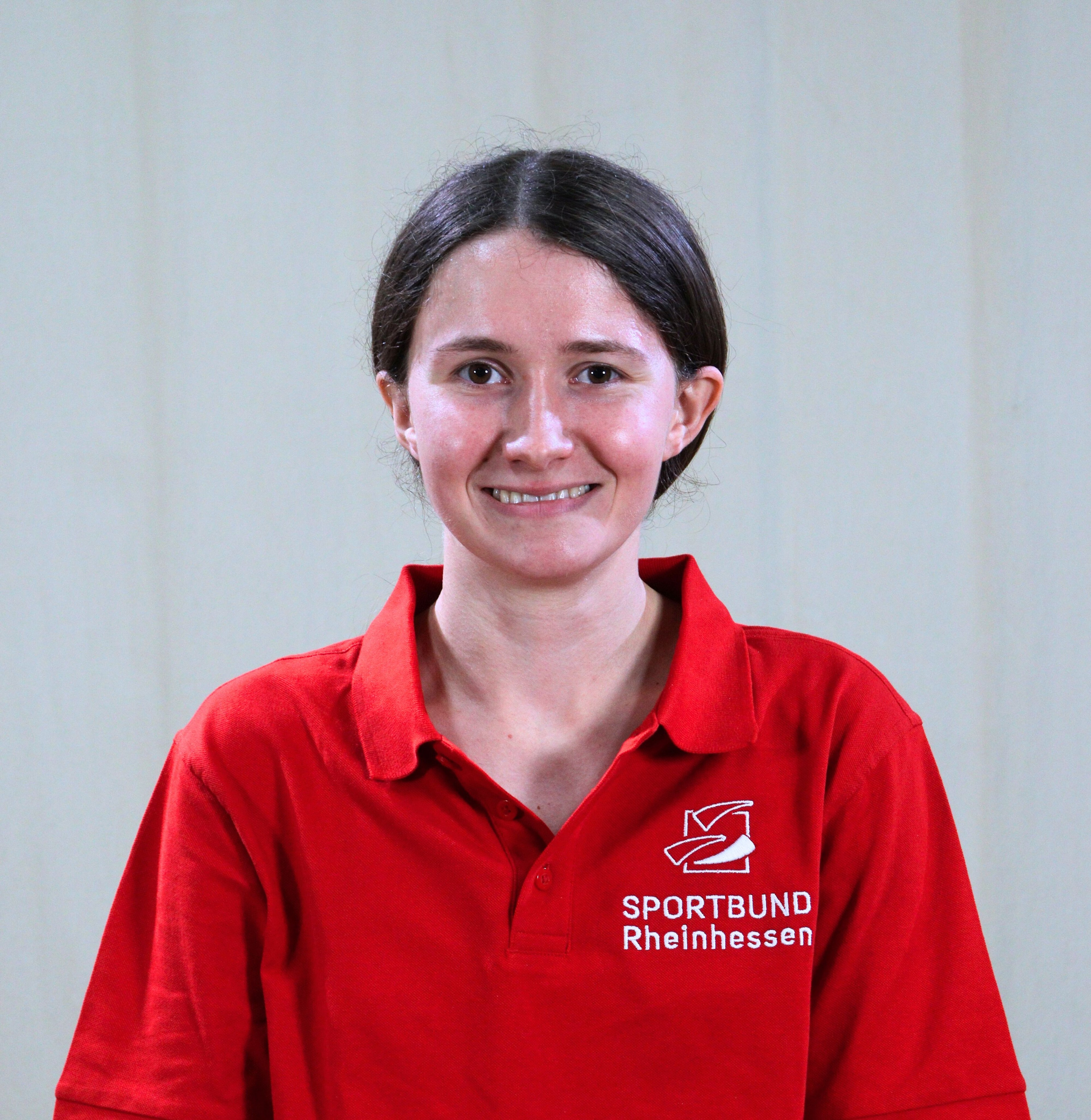 Helena im roten Sportbund Rheinhessen Polo-Shirt