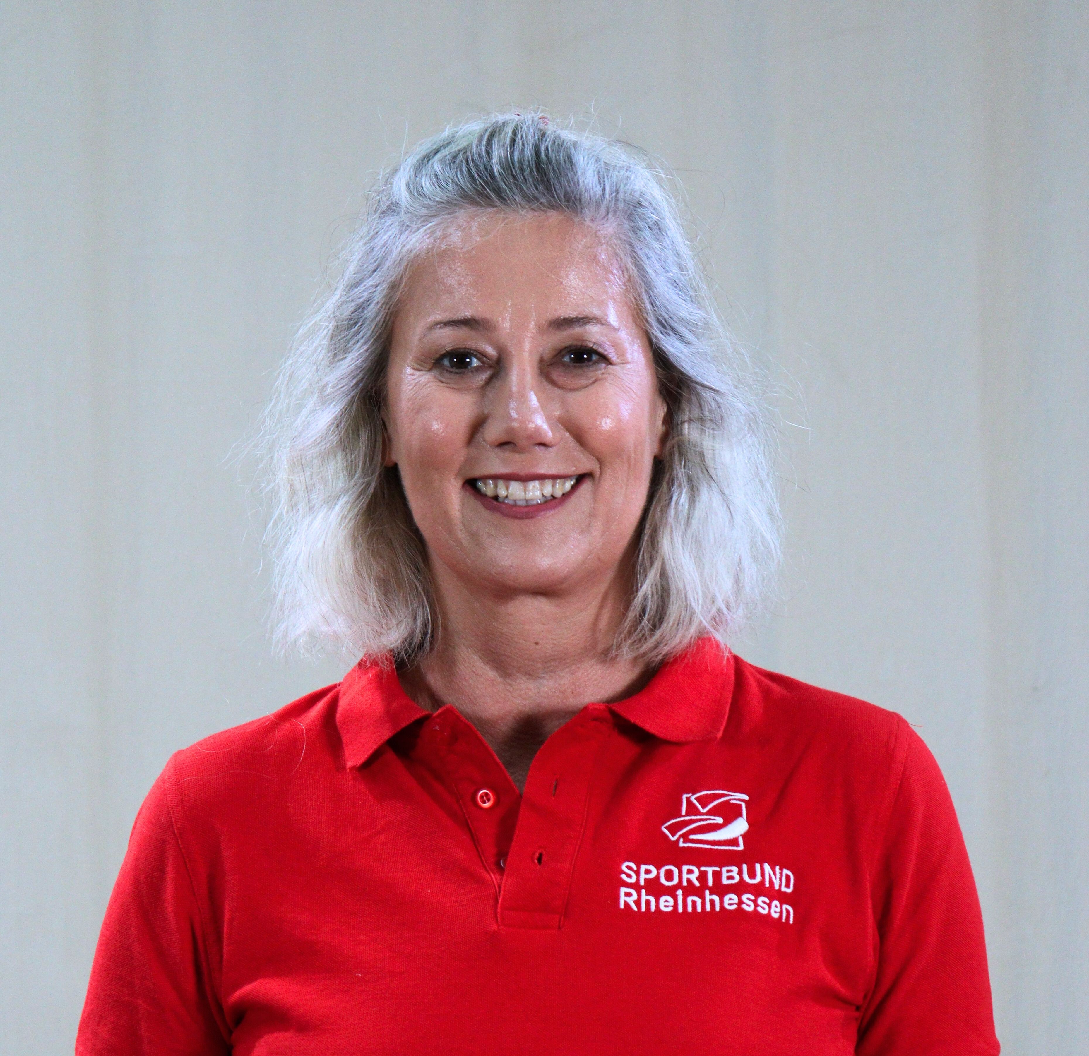 Marianne im roten Sportbund Rheinhessen Polo-Shirt
