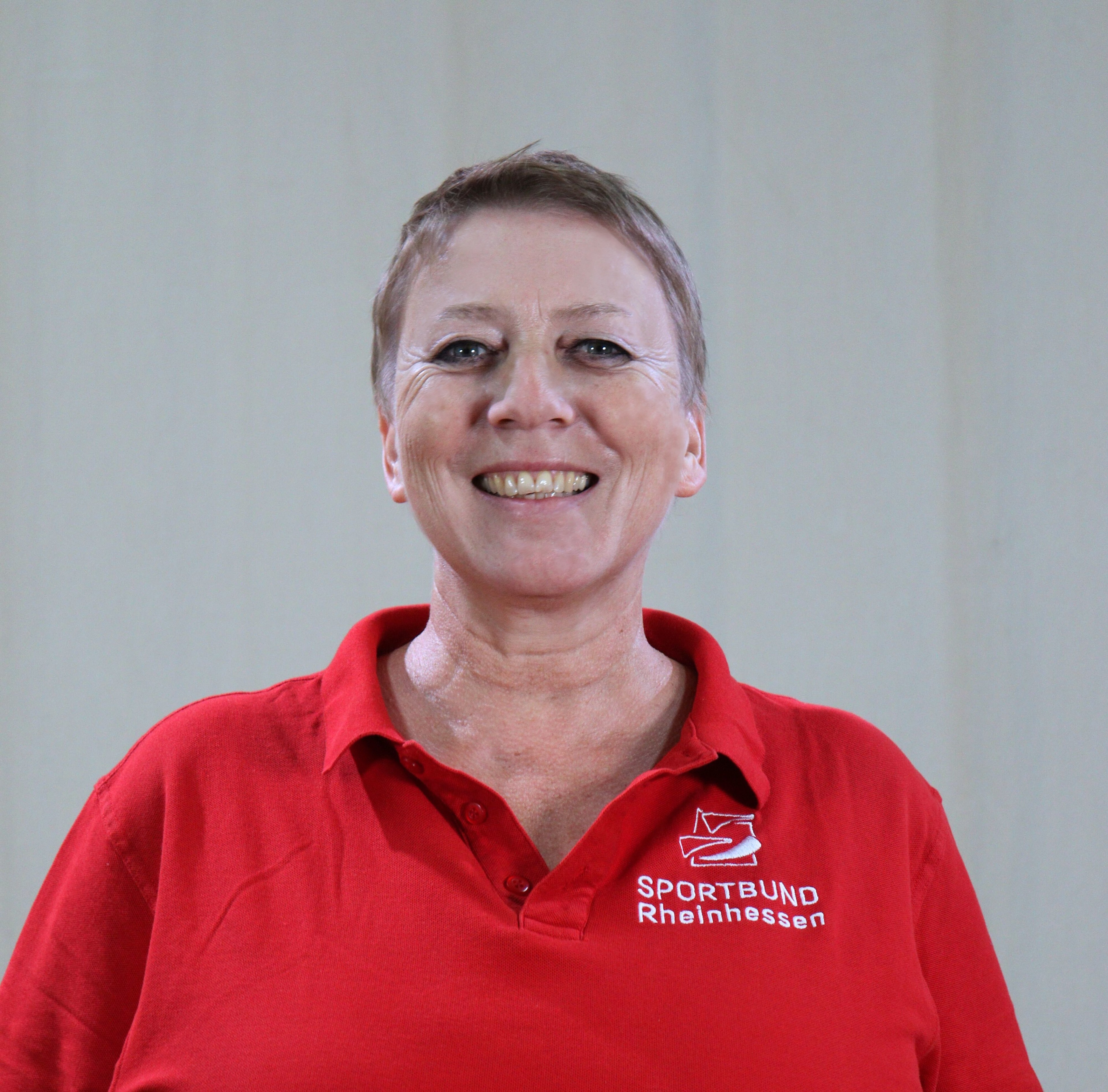 Marion im roten Sportbund Rheinhessen Polo-Shirt