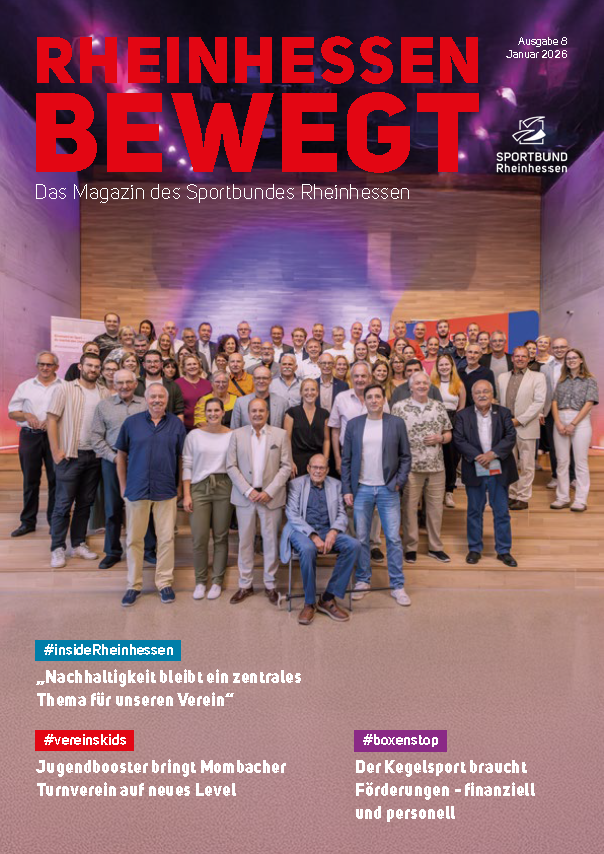 Gruppenfoto auf dem Titelbild der Web-Ausgabe vom 8. Januar 2026 des Magazins des Sportbundes Rheinhessen im Porta Studio, Themenschwerpunkt Nachhaltigkeit im Verein