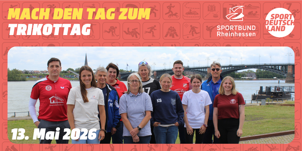 Gruppenfoto zum Trikottag 2026 mit Sportlerinnen und Sportlern im Freien vor einer Brücke