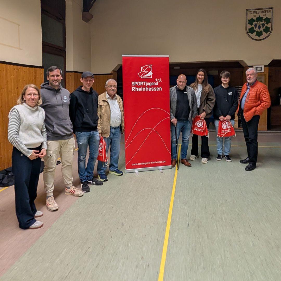 Gruppenfoto bei einer Veranstaltung der SPORTjugend Rheinhessen in der Turnhalle der TG Westhofen