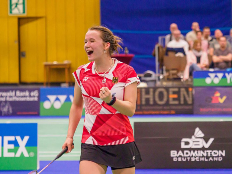 Katharina spielt Badminton fr Deutschland bei einem Turnier Katharina beim Badmintonspiel im Trikot der deutschen Nationalmannschaft