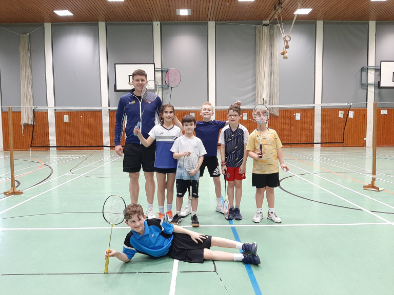 Badminton-Training fr Kinder und Jugendliche in der Sporthalle am 14.02.2026 Kinder und Jugendlicher beim Badminton-Training in einer Sporthalle
