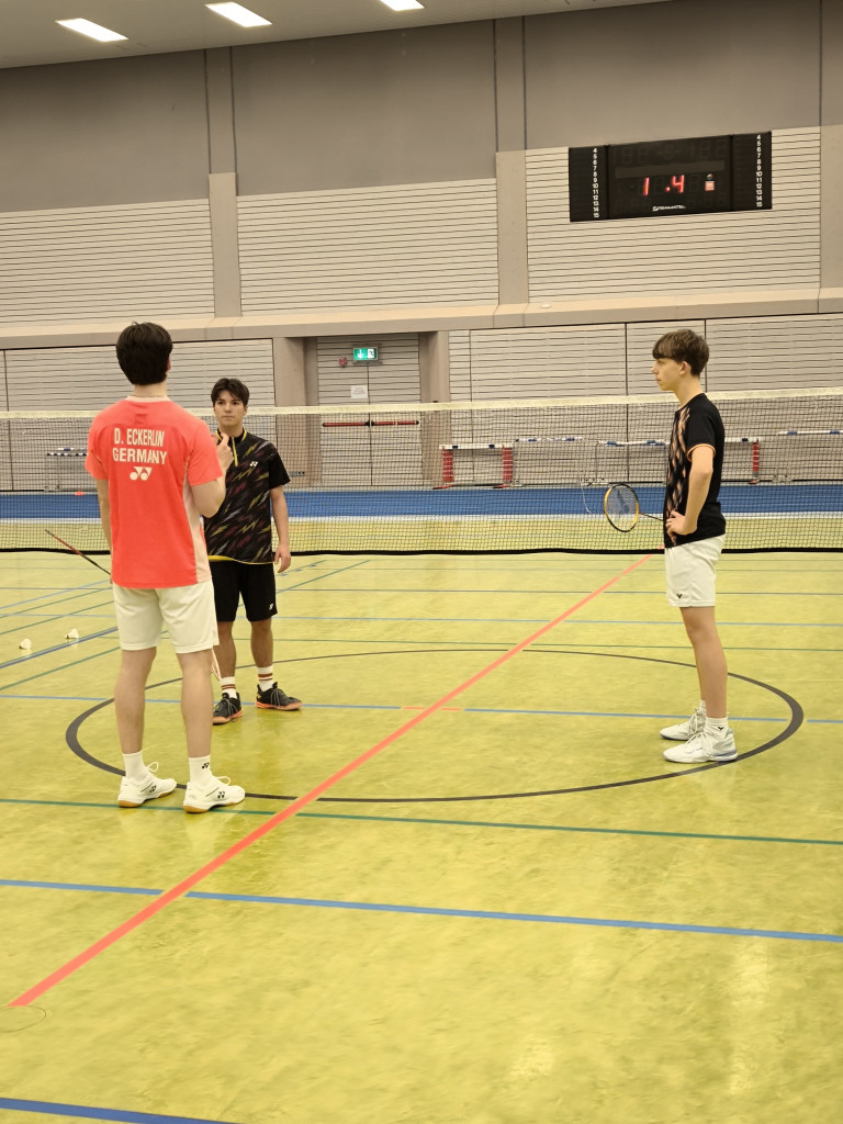 Badmintonspieler O. Eckern aus Germany beim Training in der Sporthalle