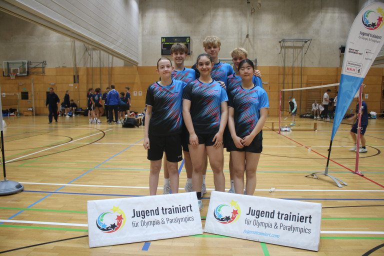 U16 Badminton Mannschaft beim Jugend trainiert für Olympia & Paralympics Turnier in der Sporthalle