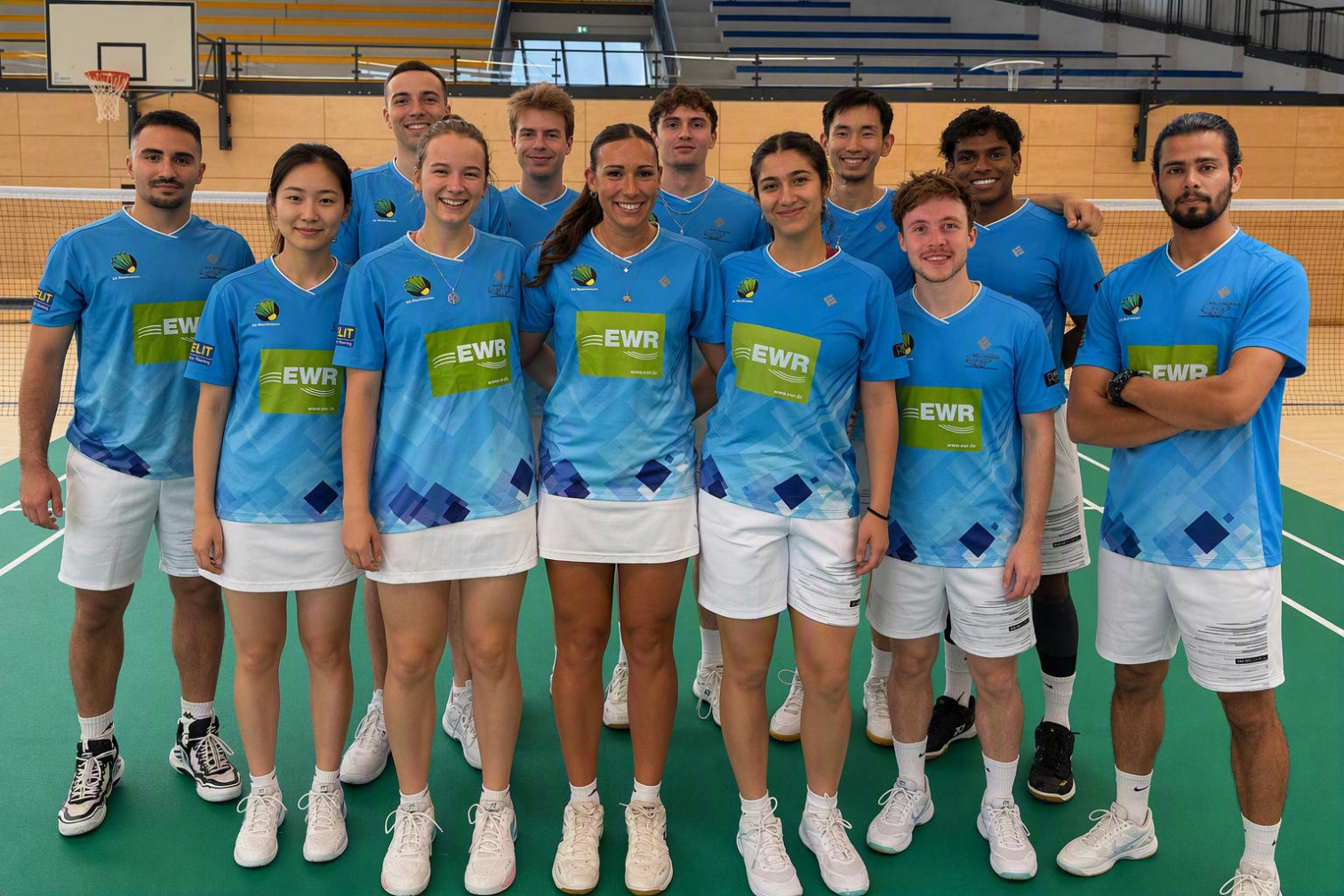 Team I der SG Rheinhessen komplett in blauen Trikots in der Sporthalle
