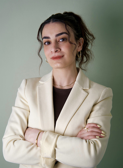 Serine als Vorstandsmitglied 2026 – professionelle Frau im Business-Outfit