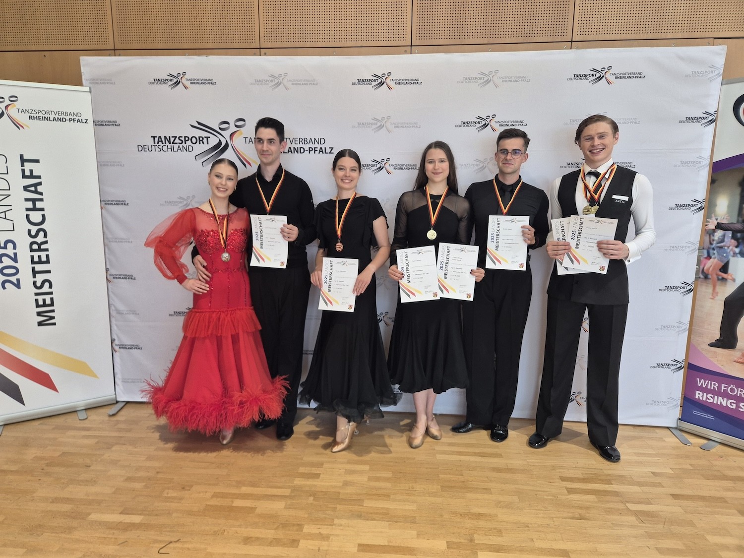 Gruppenfoto bei der Landesmeisterschaft Standard des Tanzsportverbands Rheinland-Pfalz am 25.09.2022