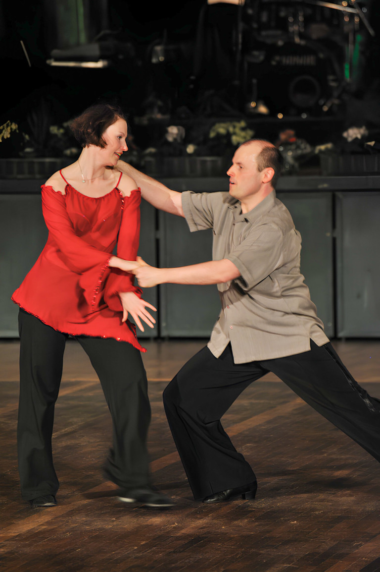TSZ Mittelrhein: Bogdol und Hardt beim Tanzauftritt, fotografiert von C. Kerschsieper Tanzpaar Bogdol und Hardt vom TSZ Mittelrhein auf der Bhne, Foto: C. Kerschsieper
