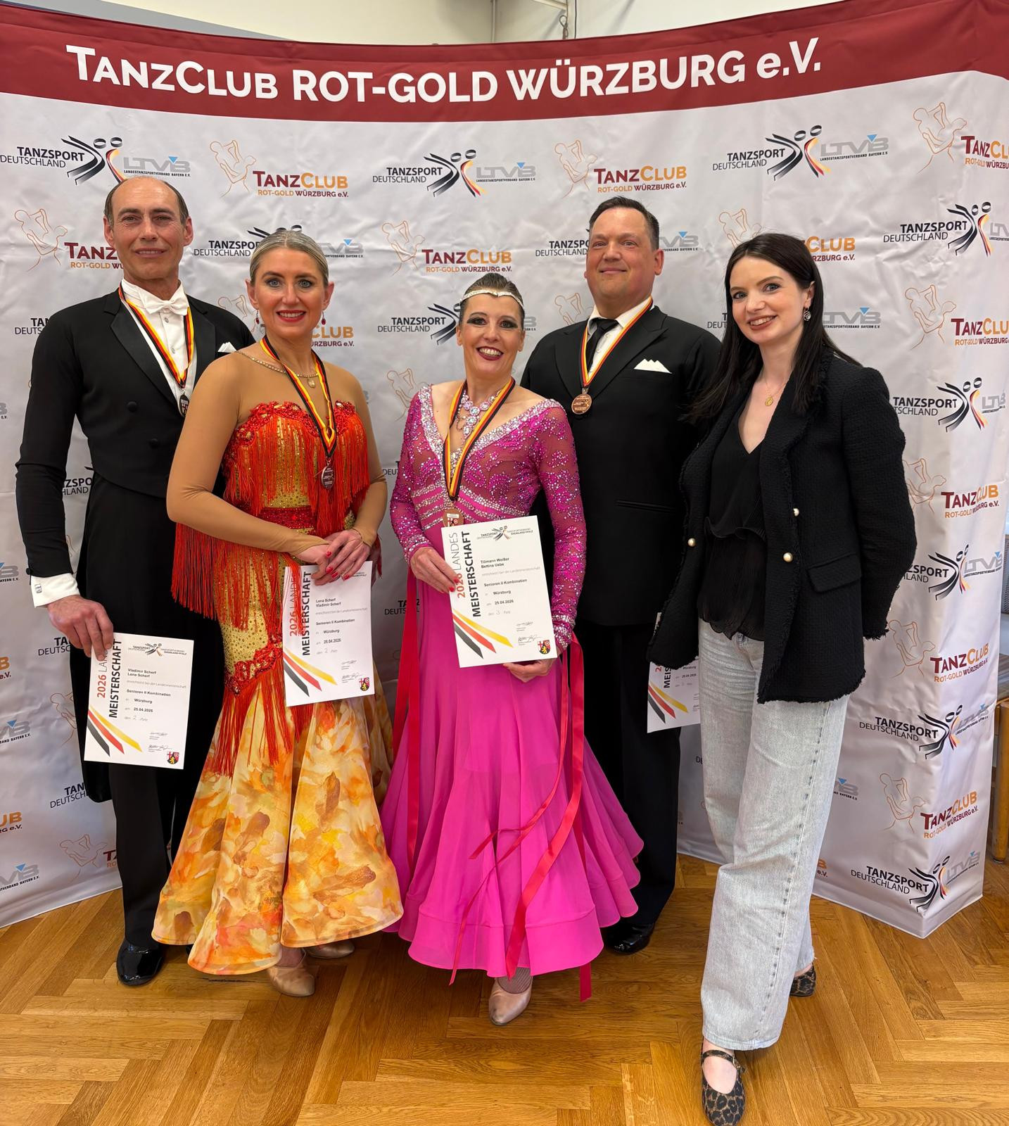 Sieger und Teilnehmer der Gebietsmeisterschaft Süd 2024 im Tanzsport beim Tanzclub Rot-Gold Würzburg e.V.
