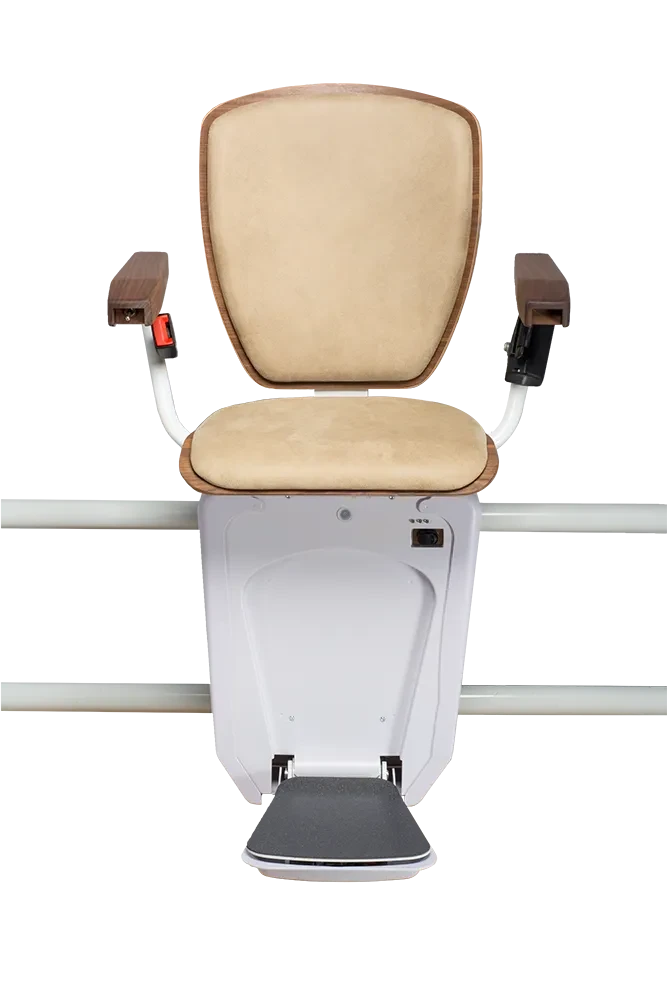 Treppenlift Alpha Exclusive in Cremefarbe mit komfortablem Sitz und Armlehnen