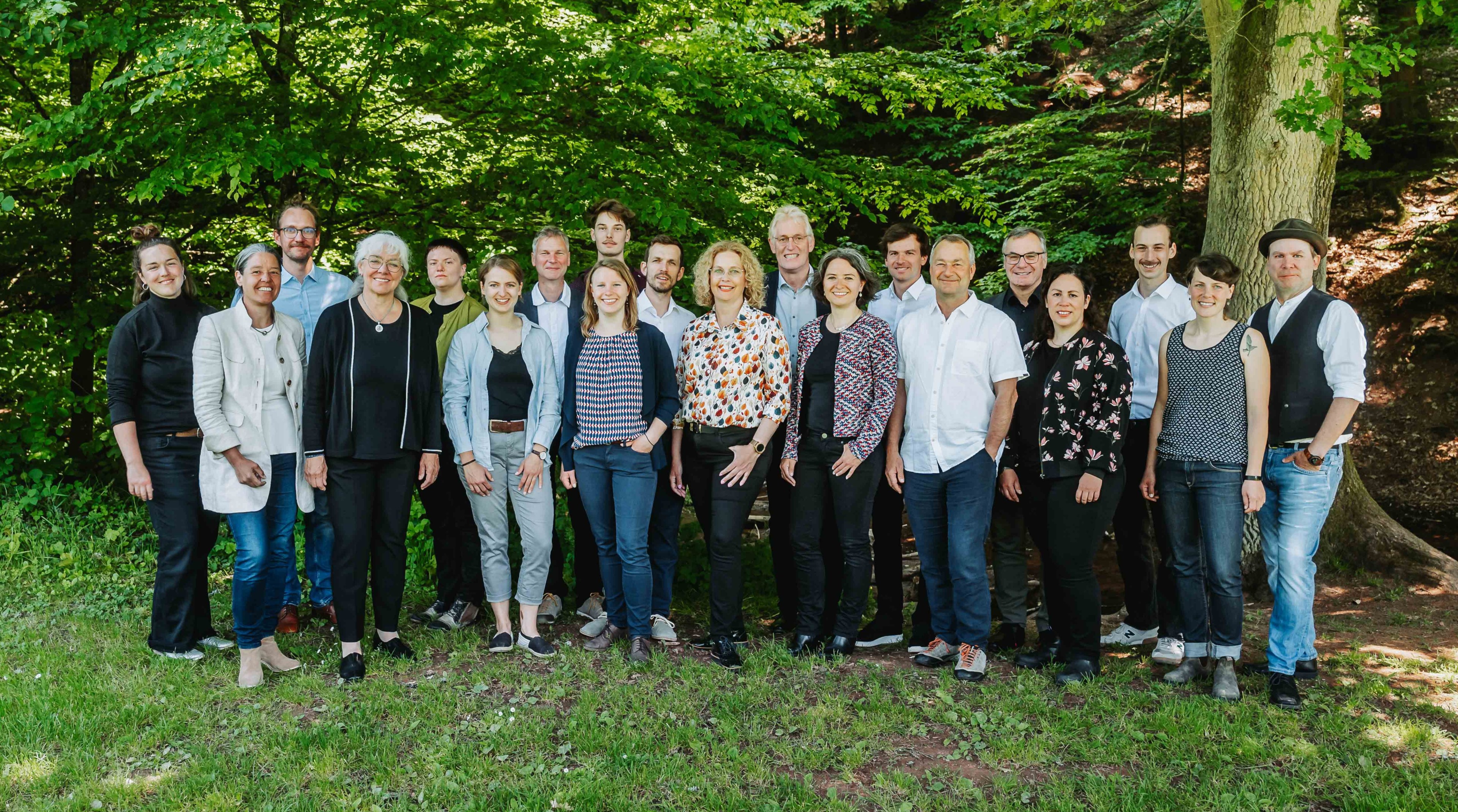 Gruppenfoto der Alea Gruppe im Freien