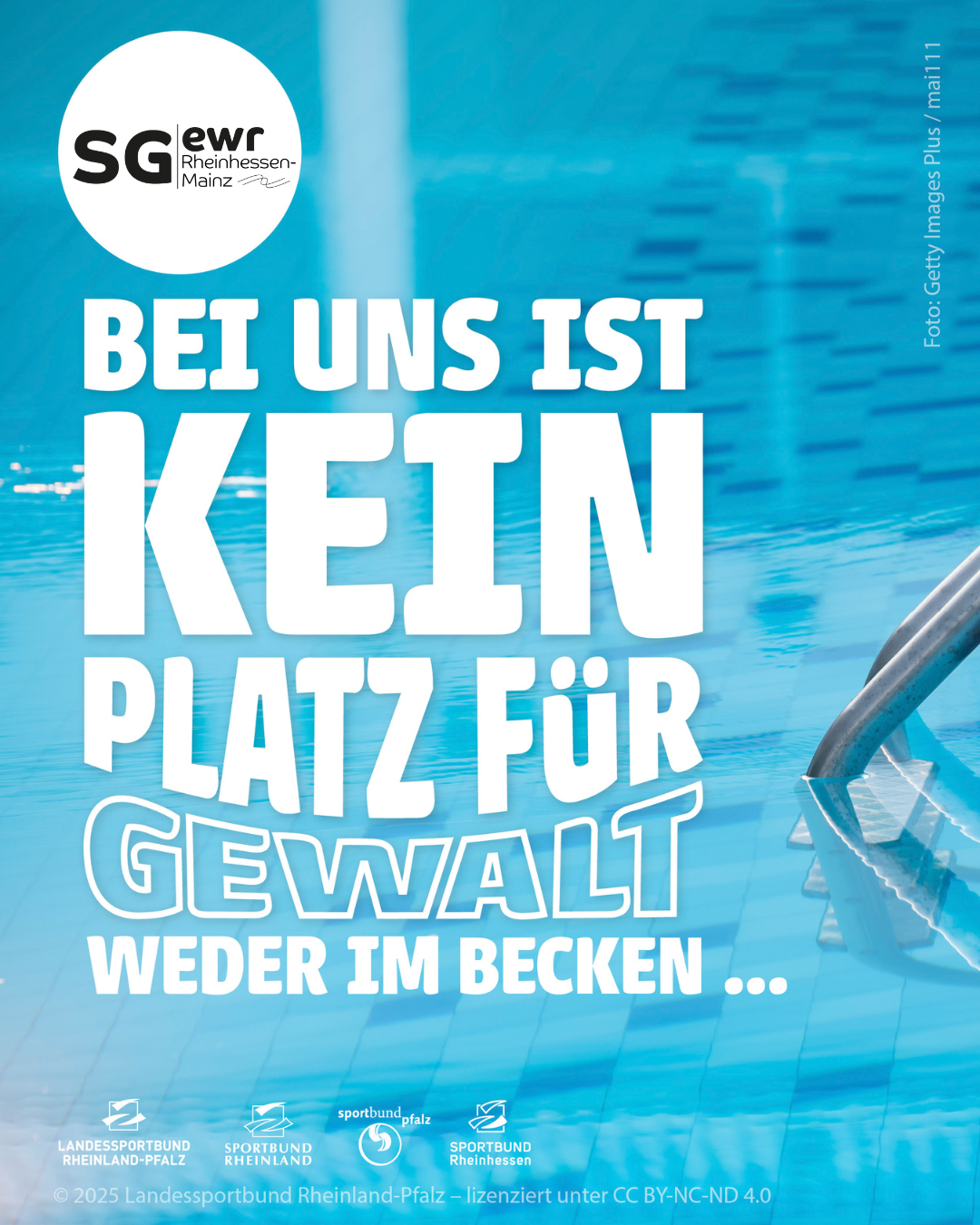 Schwimmbecken mit Anti-Gewalt-Botschaft der SG EWR Rheinhessen-Mainz: 'Bei uns ist kein Platz für Gewalt, weder im Becken...'