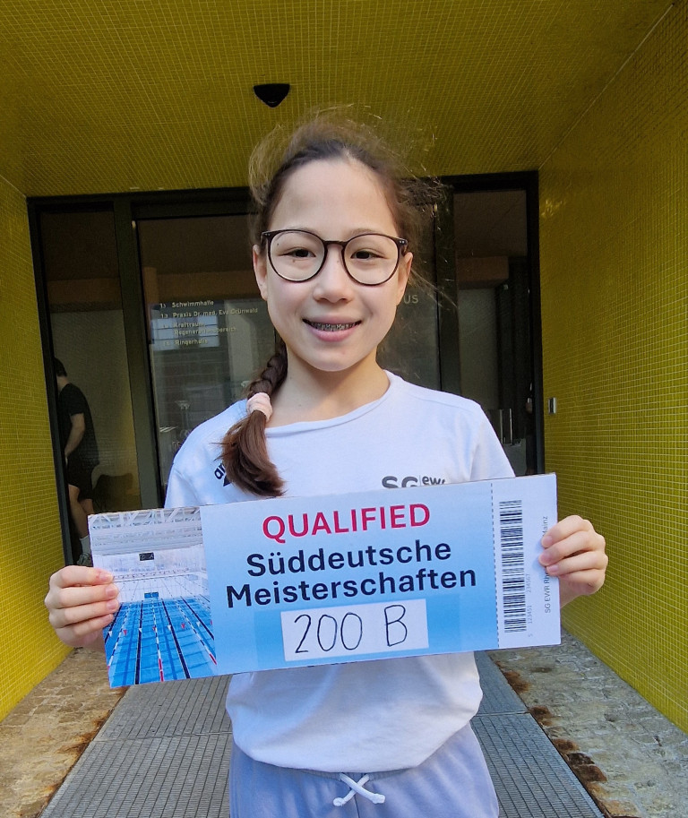 Teilnehmerin qualifiziert sich für Süddeutsche Meisterschaften im Schwimmen mit Startnummer 200 B