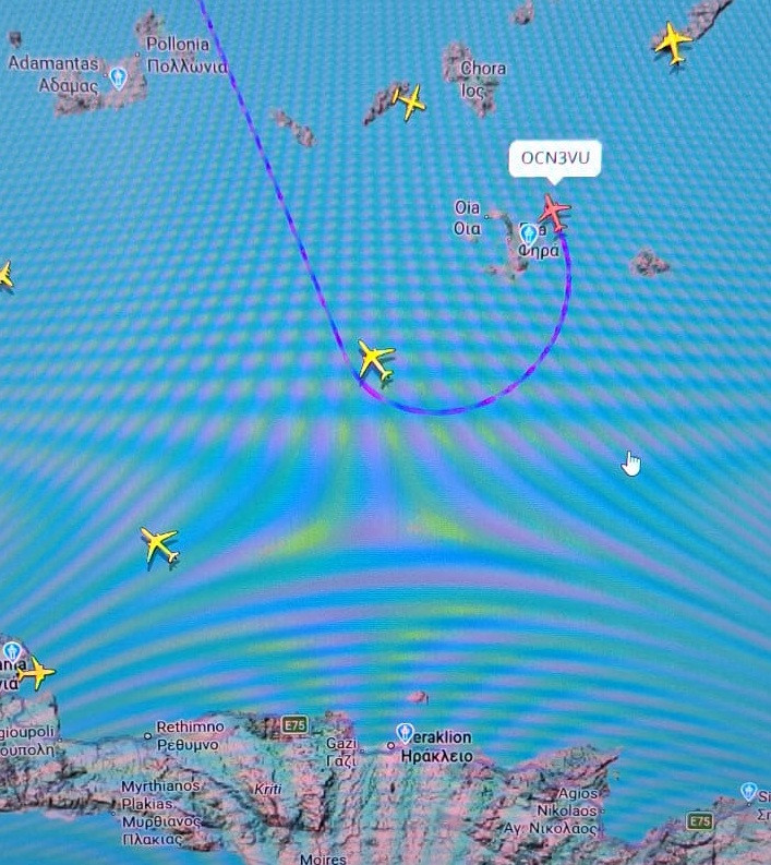 Flugradar Screenshot mit Flugroute über Santorini und Kreta am 01.04.2026