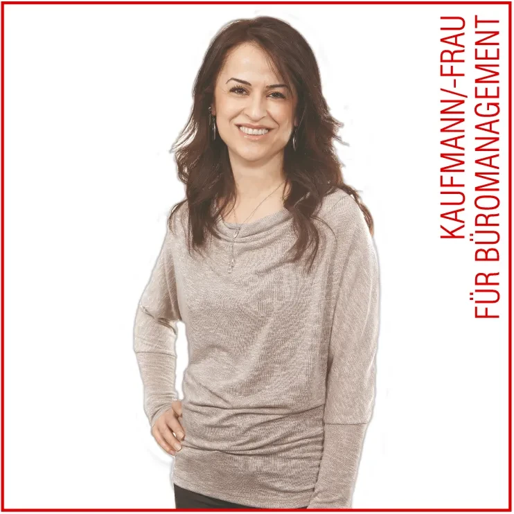 Auszubildende Kauffrau oder Kaufmann für Büromanagement steht vor weißem Hintergrund