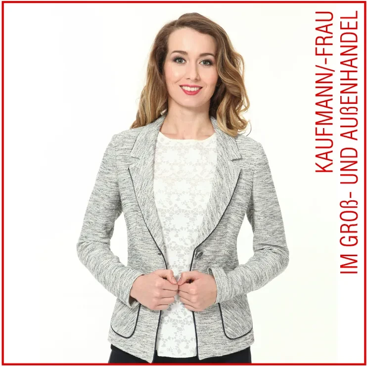 Azubi Kauffrau oder Kaufmann im Groß- und Außenhandel im Business-Outfit