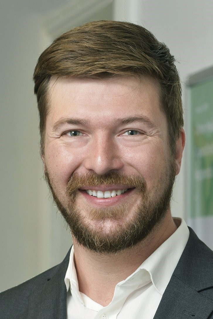 Porträt von Prof. Dr. med. J. Ulrich im Sommer, Arzt und Mediziner