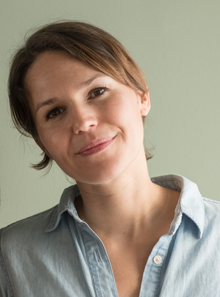 Portraitfoto von Marie Zeisler in Jeanshemd