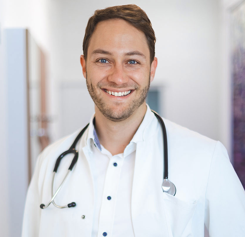 Arzt Dr. med. Thomas in Bacharach mit Stethoskop