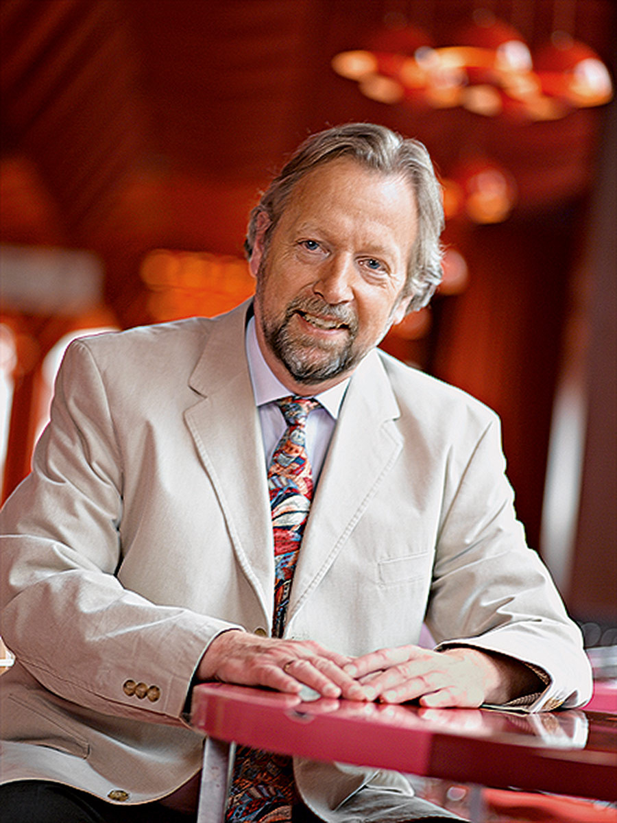 Porträt von Prof. Dr. Troph Michael aus Hamm im Anzug