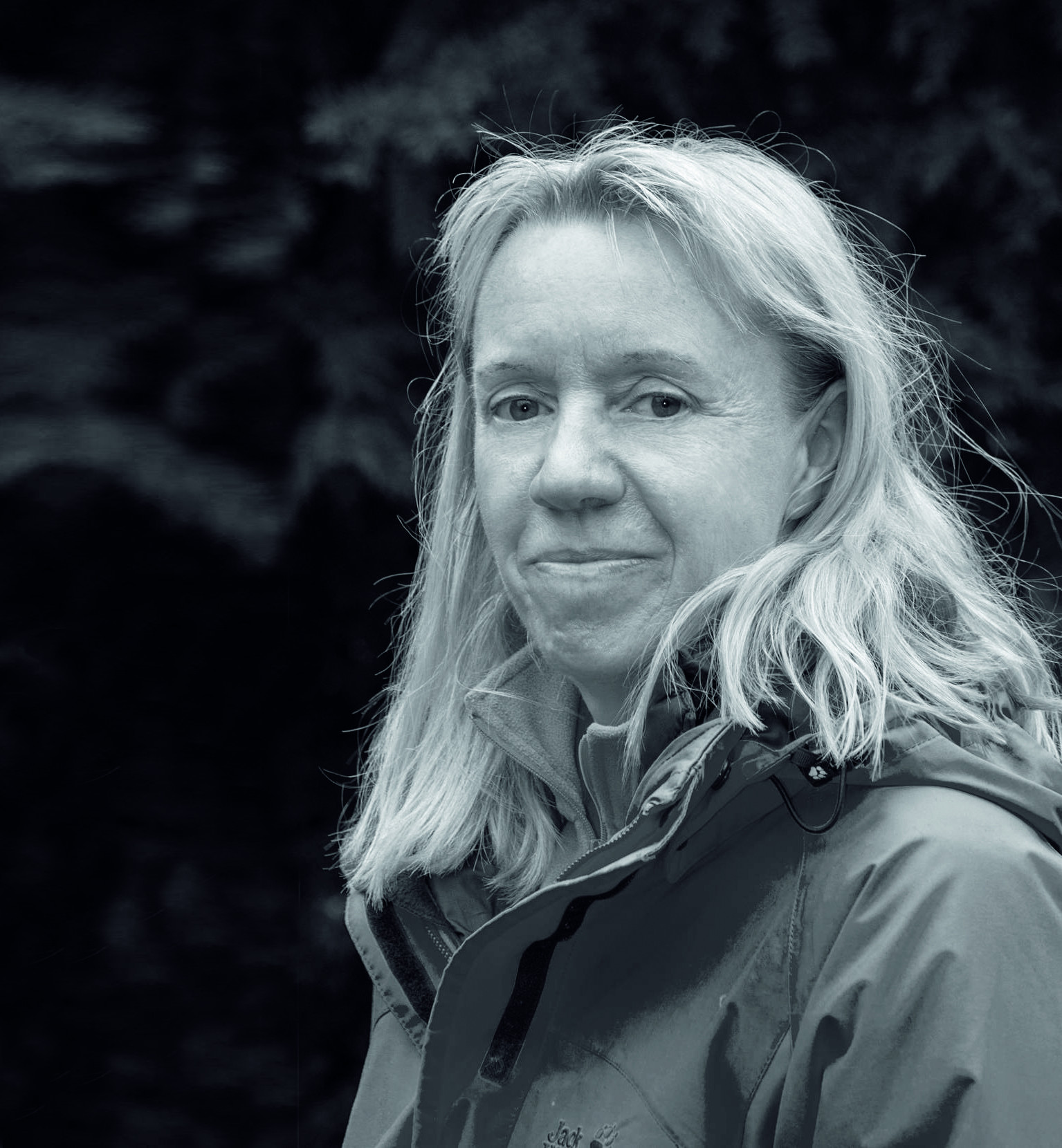 Porträt von Martina Uhl-Walther im Freien