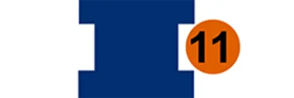 haus11 – Ausschnitt eines Hauses mit blauer Wand und orangenem Detail