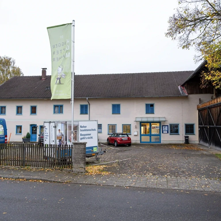 Außenansicht des Gebäudes von Muggergittermacher in Baldham