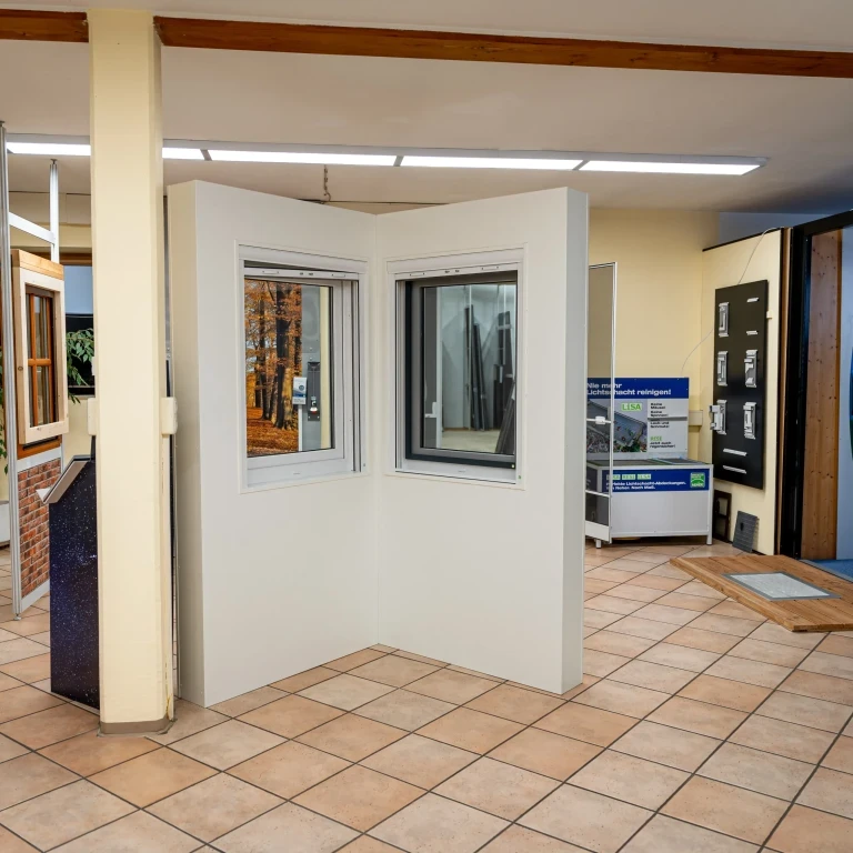 Ausstellung von Muggergittermacher in Baldham mit Fenstermustern und Insektenschutzsystemen