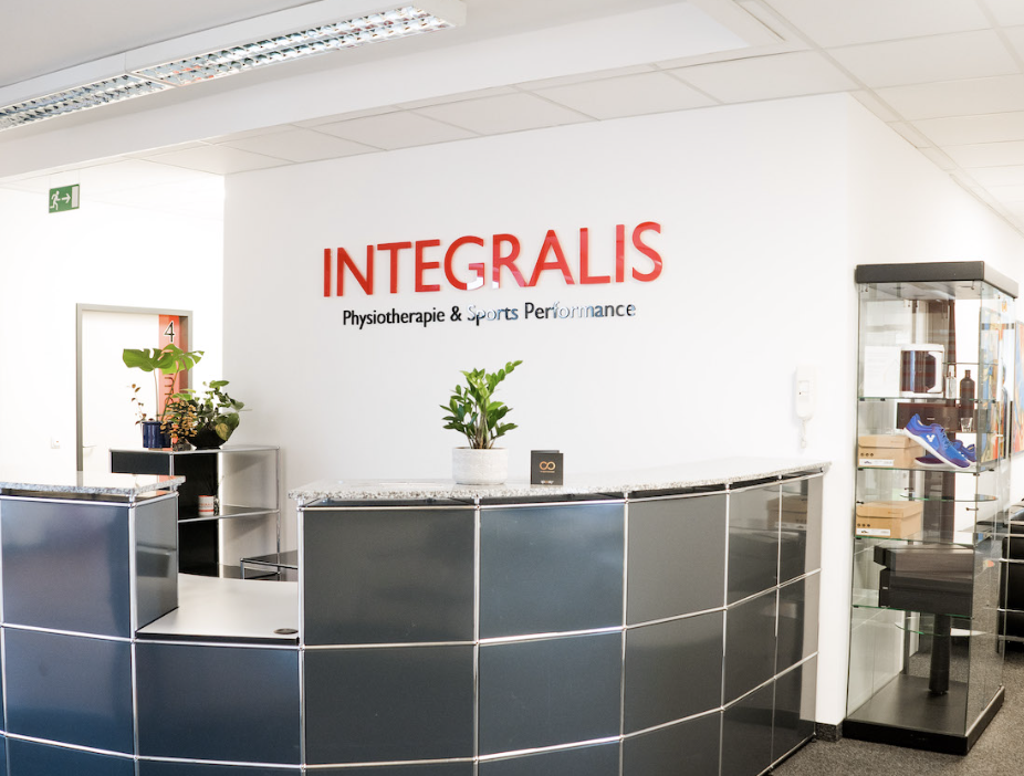 Empfangsbereich der Praxis Integralis Physiotherapie & Sports Performance