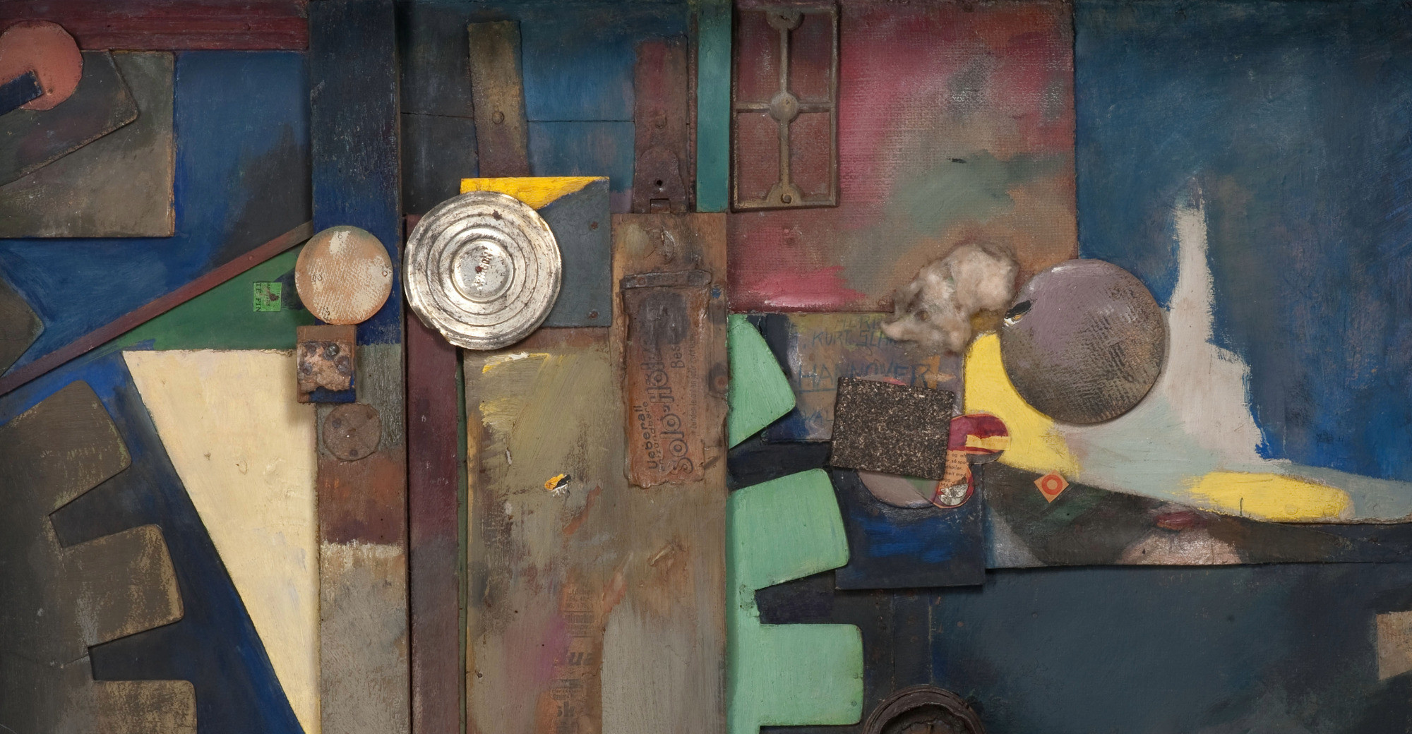 Kunstwerk von Kurt Schwitters im Stil der Collage mit verschiedenen Materialien und Farben