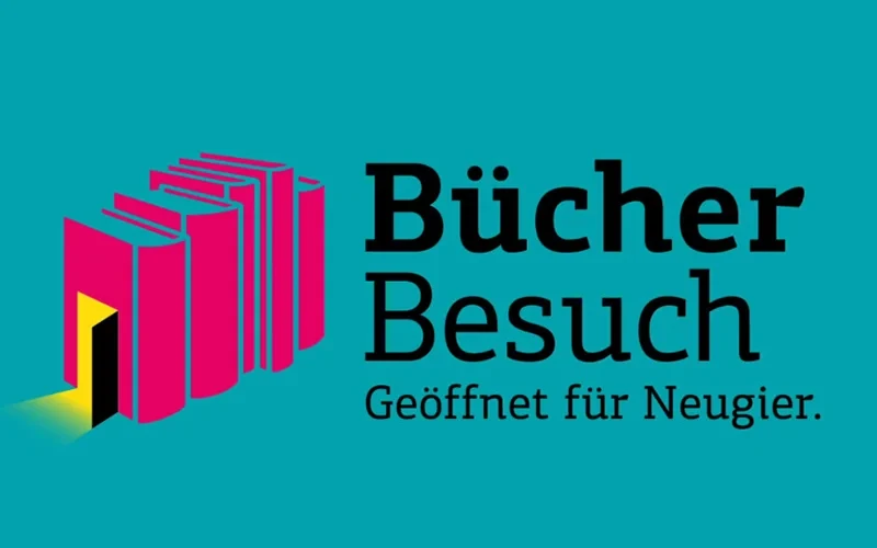 Publikation Bücher Besuch – Logo mit stilisierten Büchern und Text 'Geöffnet für Neues'