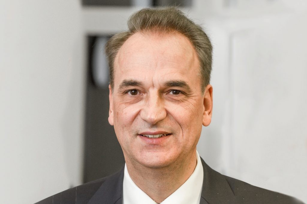 Prostata Hilfe Deutschland: Portraitfoto - Doktor Schiefelbein