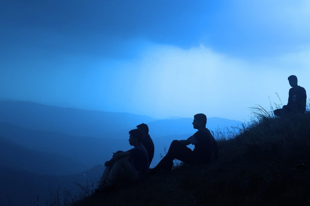 Angst bei Prostatakrebs - das hilft! Prostata Hilfe Deutschland: Illustrationsbild Angst bei Prostatakrebs - Vier Männer auf dem Berg