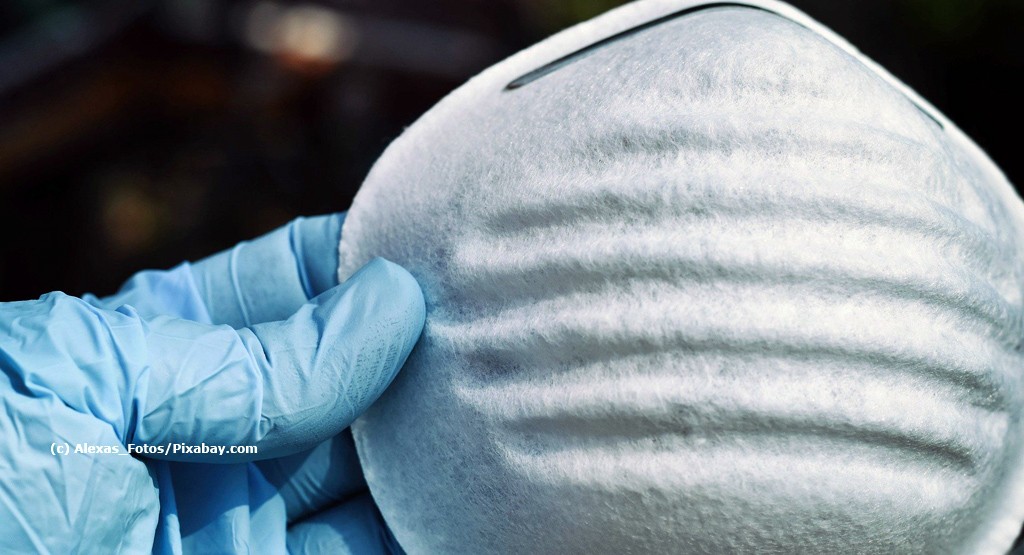 Prostata Hilfe Deutschland: Hand hält Mundschutz