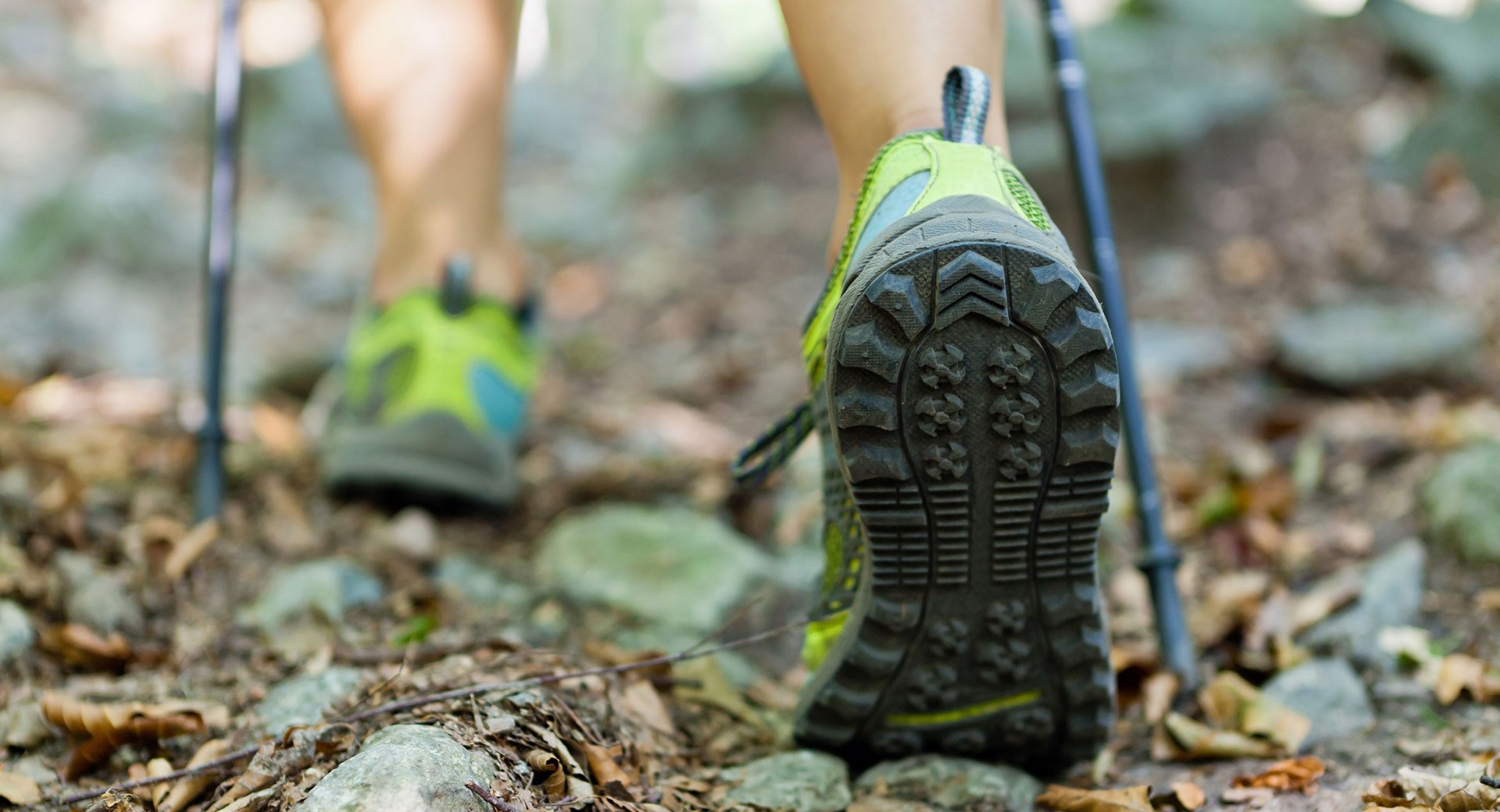 Prostata Hilfe Deutschland: Joggingschuhe und Nordic Walking Stöcke