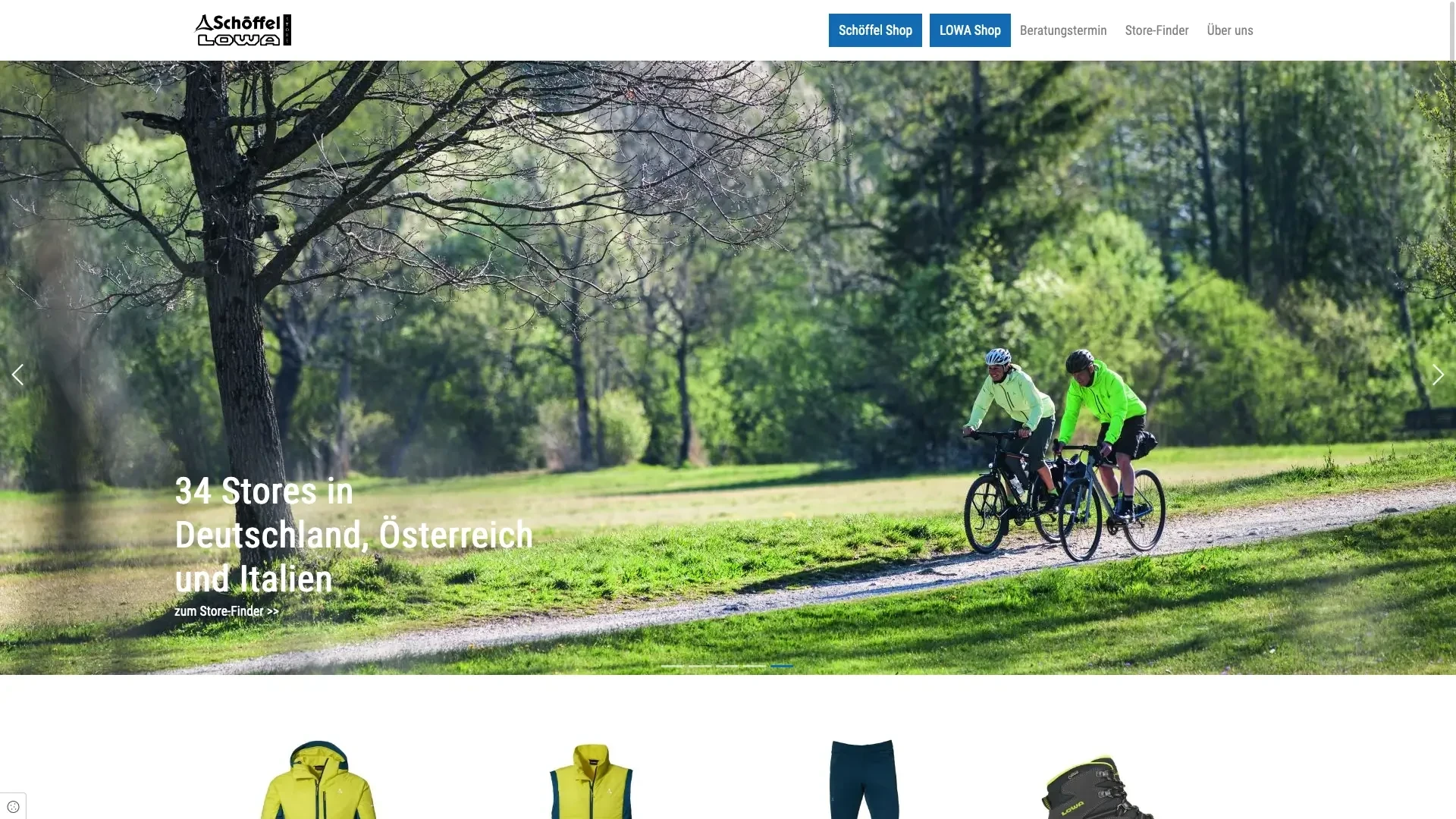 Zwei Radfahrer mit Outdoor-Bekleidung fahren auf einem Waldweg in Österreich, Bildschirmfoto vom 03.09.2021