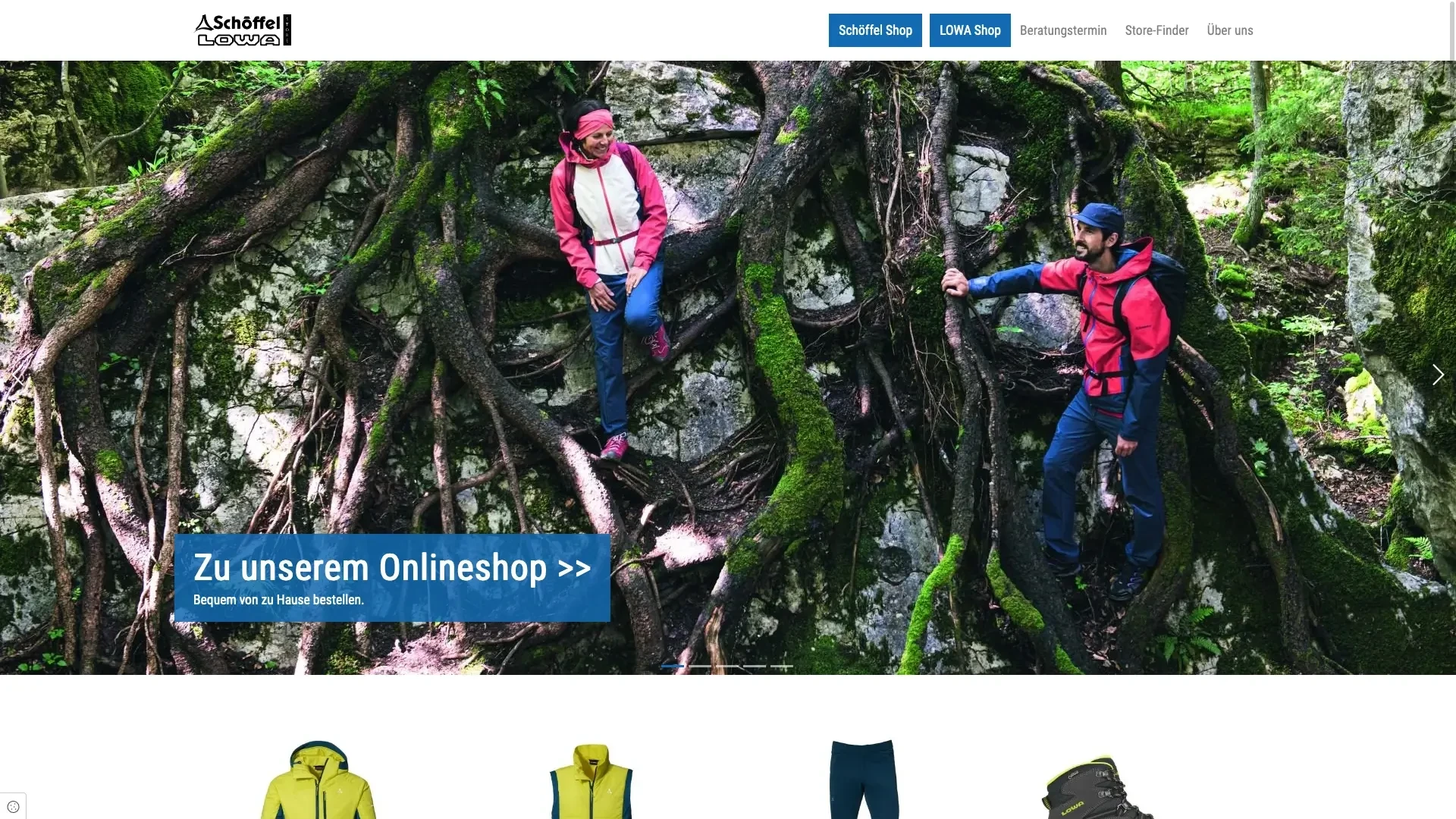 Bildschirmfoto vom 03.09.2021 mit zwei Wanderern in Outdoor-Bekleidung an einer moosbewachsenen Felswand