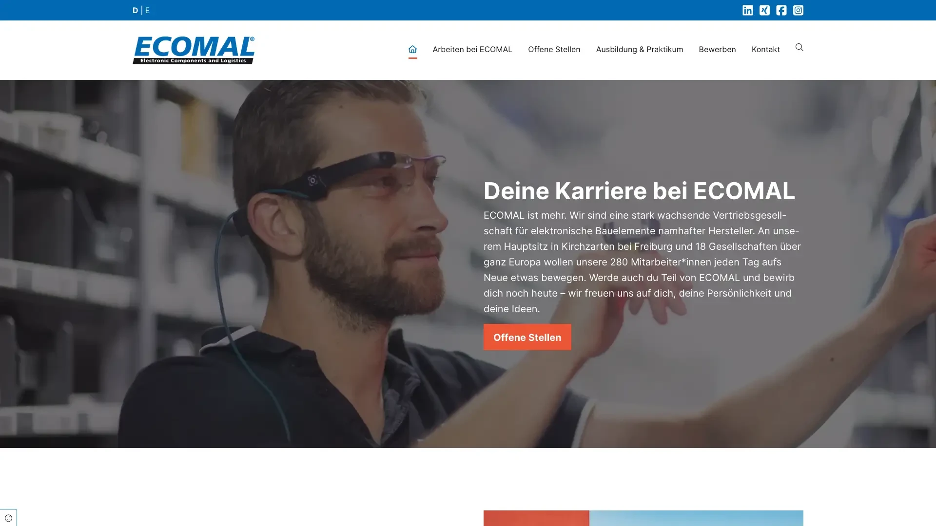 Mitarbeiter mit moderner Technik bei ECOMAL – Karriere und Jobs im Elektronik-Großhandel