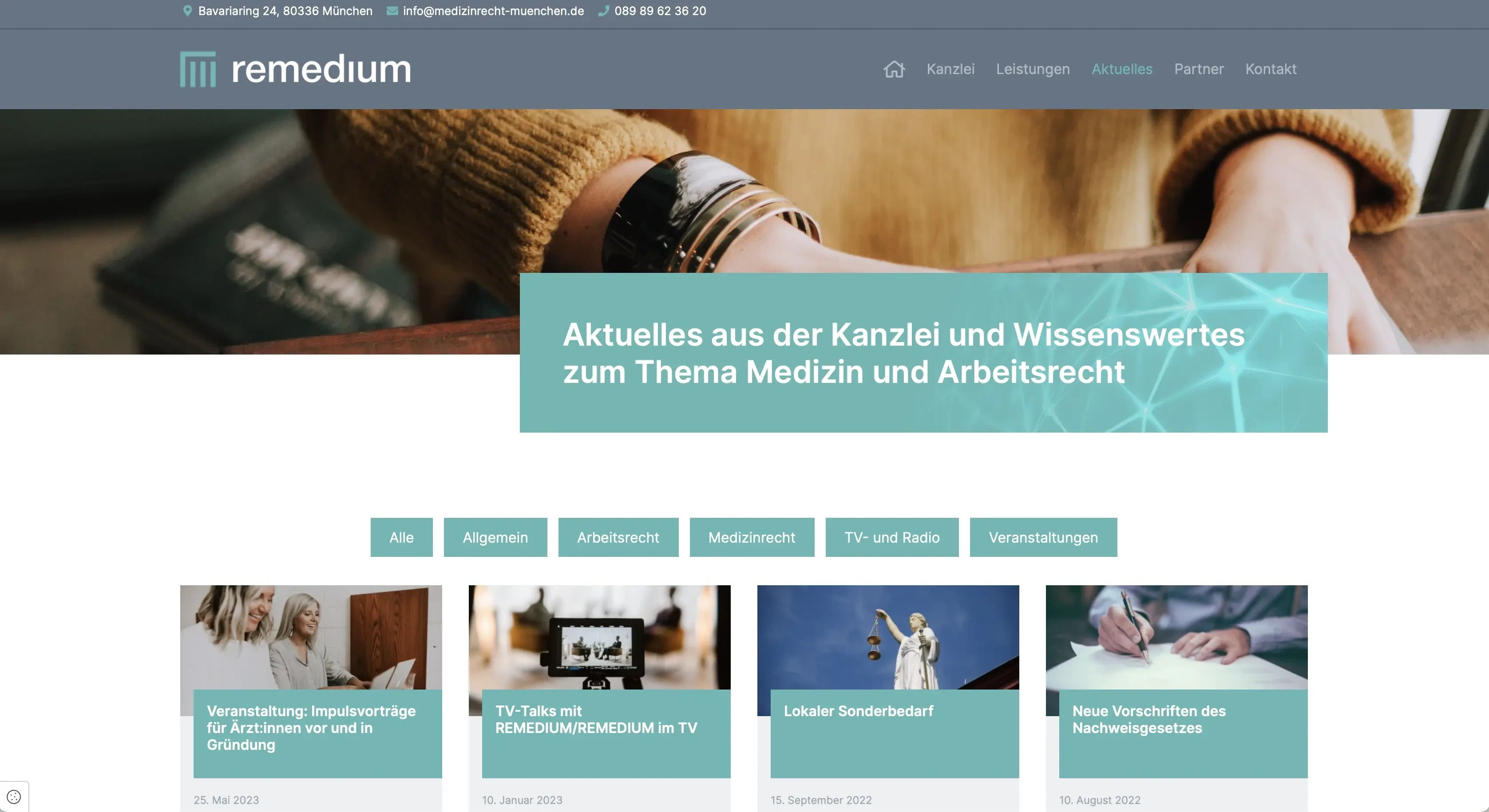 Screenshot der Webseite einer Kanzlei mit aktuellen Informationen zu Medizinrecht und Arbeitsrecht, aufgenommen am 20.09.2023