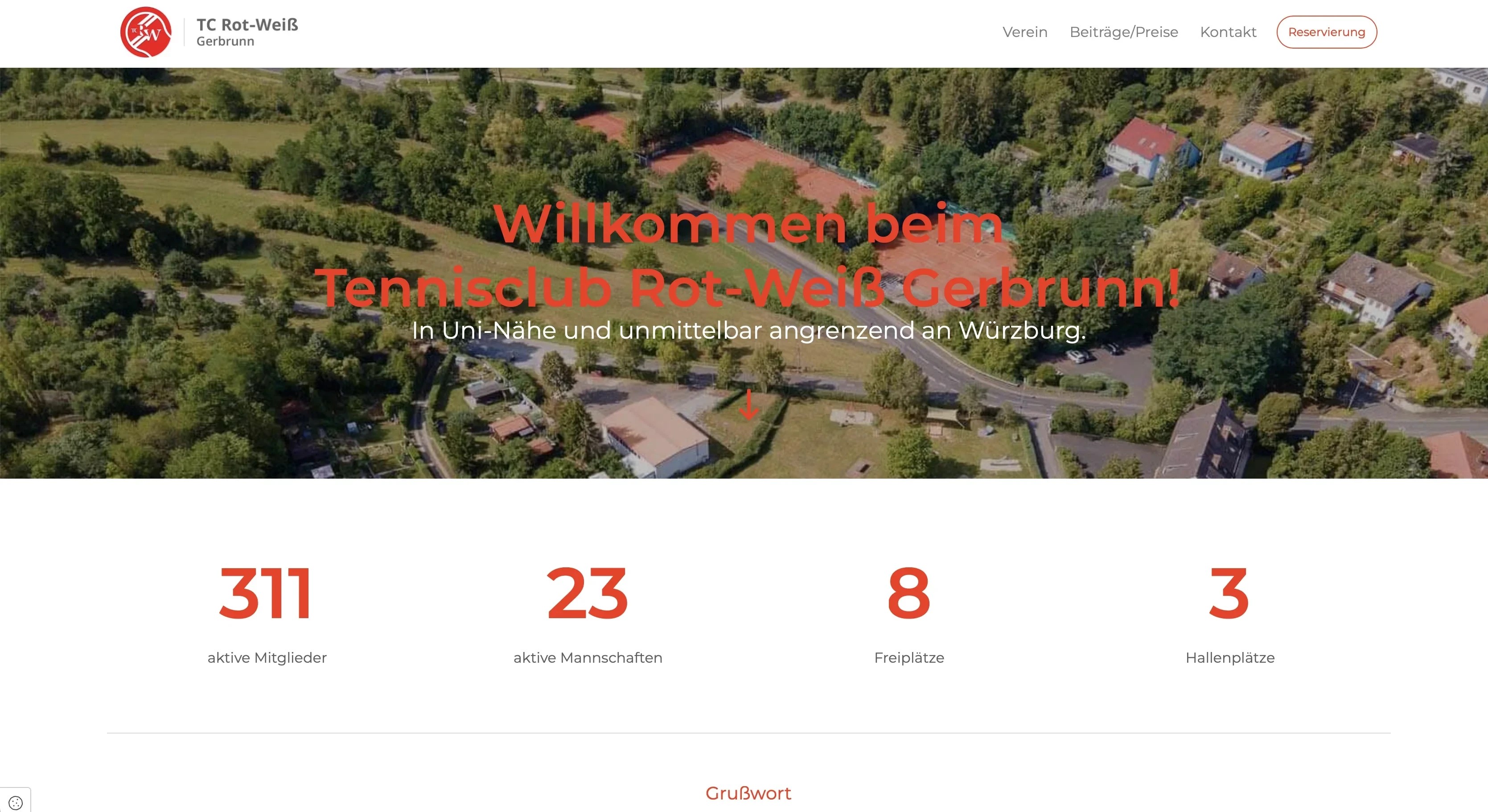 Luftaufnahme des Tennisclub Rot-Wei Gerbrunn nahe Wfcrzburg mit Tennisple4tzen und Vereinsgebe4ude