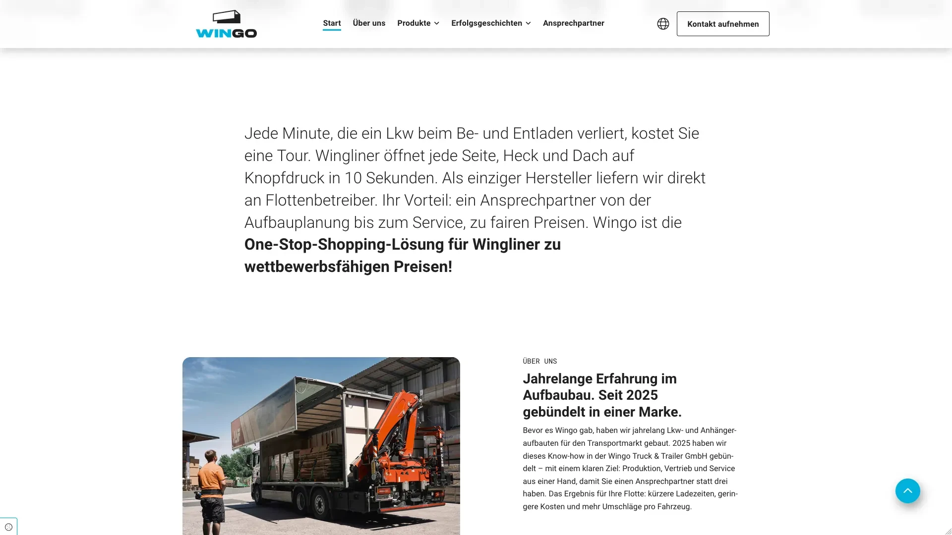 Wingo Wingliner Lkw mit geöffneter Seitenwand und Ladekran auf Firmengelände